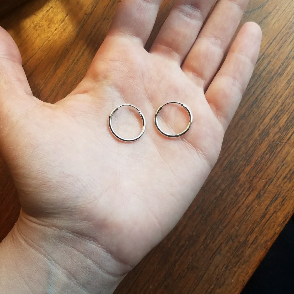 NWOT 18mm Mini Silver Hoop Earrings - Picture 3 of 8